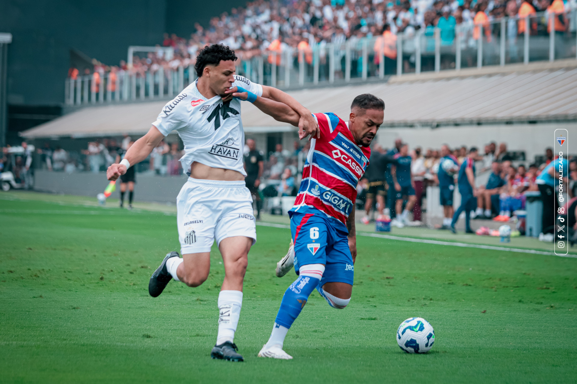 Bruno Pacheco em jogo contra o Santos pela Série A do Brasileirão 2025 (Foto: Mateus Lotif / Fortaleza EC)