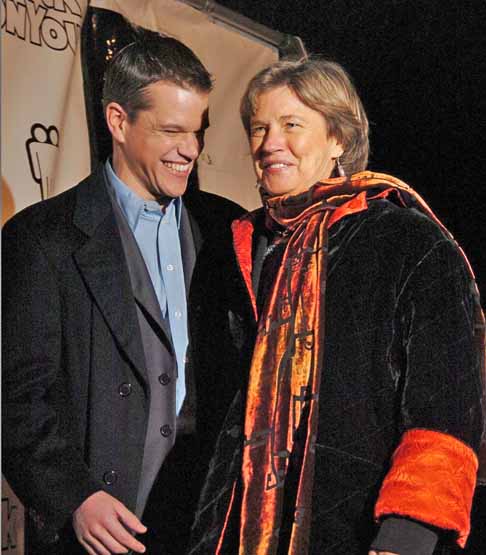 Apaixonado pelas artes cênicas, Damon trabalhou como ator em várias produções teatrais do ensino médio. Ele estudou na Universidade Harvard, de 1988 a 1992, mas não se formou, saindo da universidade para prosseguir sua carreira de ator em Los Angeles.