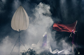 Força Estranha, criação de Clarice Lima em colaboração com Aline Bonamin, esteve em Fortaleza na quarta-feira, 29 de outubro, no Teatro Dragão do Mar, no âmbito da XV Bienal Internacional de Dança do Cear