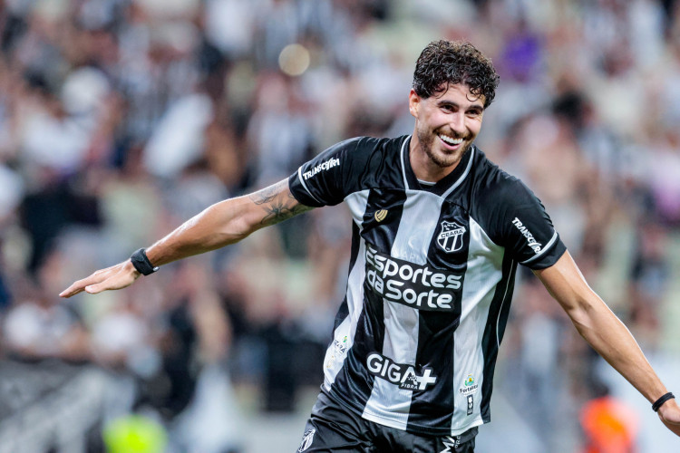 FORTALEZA, CEARÁ, BRASIL, 02-11-2025: Gol Pedro Raul pelo Brasileirão Serie A Ceará vence Fluminence por 2 x 0 na Arena Castelão. (Foto: Samuel Setubal/ O Povo)