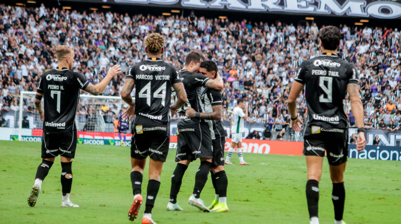 Galeano, atacante do Ceará, comemora gol marcado