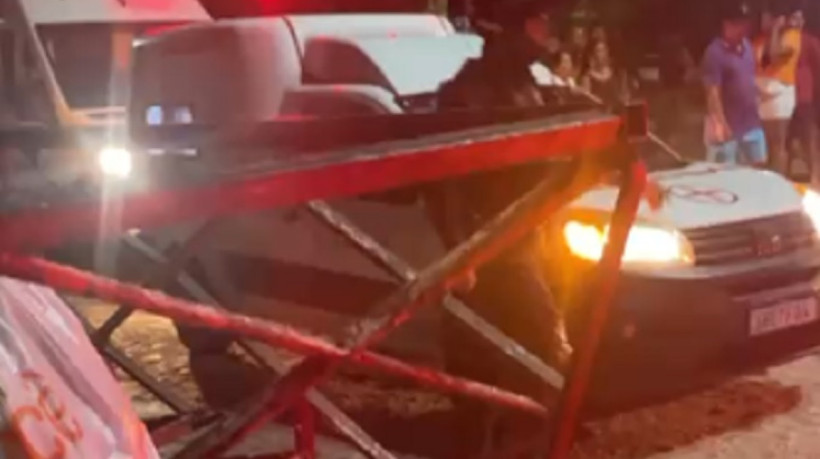 Dois homens foram mortos e uma outra pessoa ficou ferida em frente a um clube do bairro Piçarra, em Itapajé, na noite desse sábado, 1º