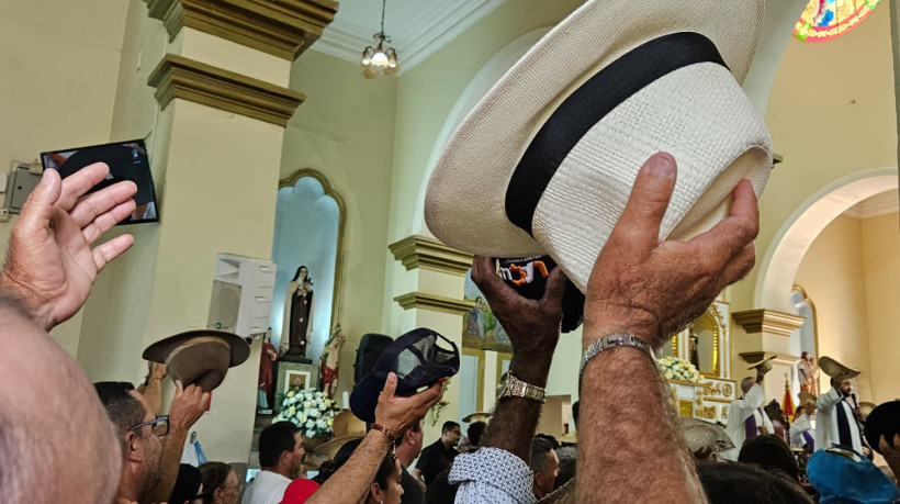 Os romeiros acompanharam a Benção do Chapéu ao meio-dia deste domingo, 2, no encerramento da Romaria de Finados, em Juazeiro do Norte
