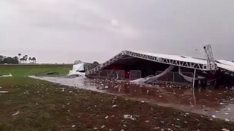 Vendaval derruba tenda de festa universitária