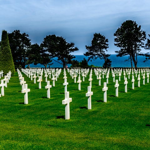 Três séculos depois, a Igreja passou a dedicar um dia anual para orações por todos os mortos já esquecidos. Essa tradição consolidou a ideia de interceder espiritualmente pelos que partiram.