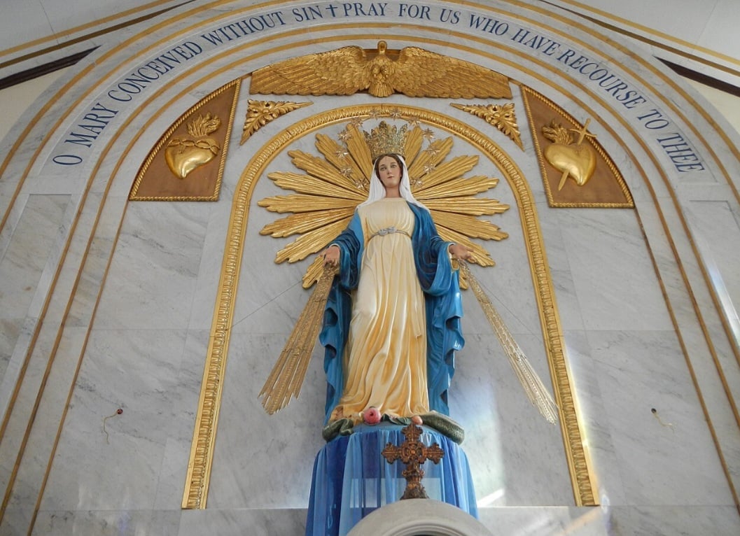 Outras manifestações Marianas muito populares são N.S. das Graças (foto), N.S. de Lourdes  e N.S. de Fatima.