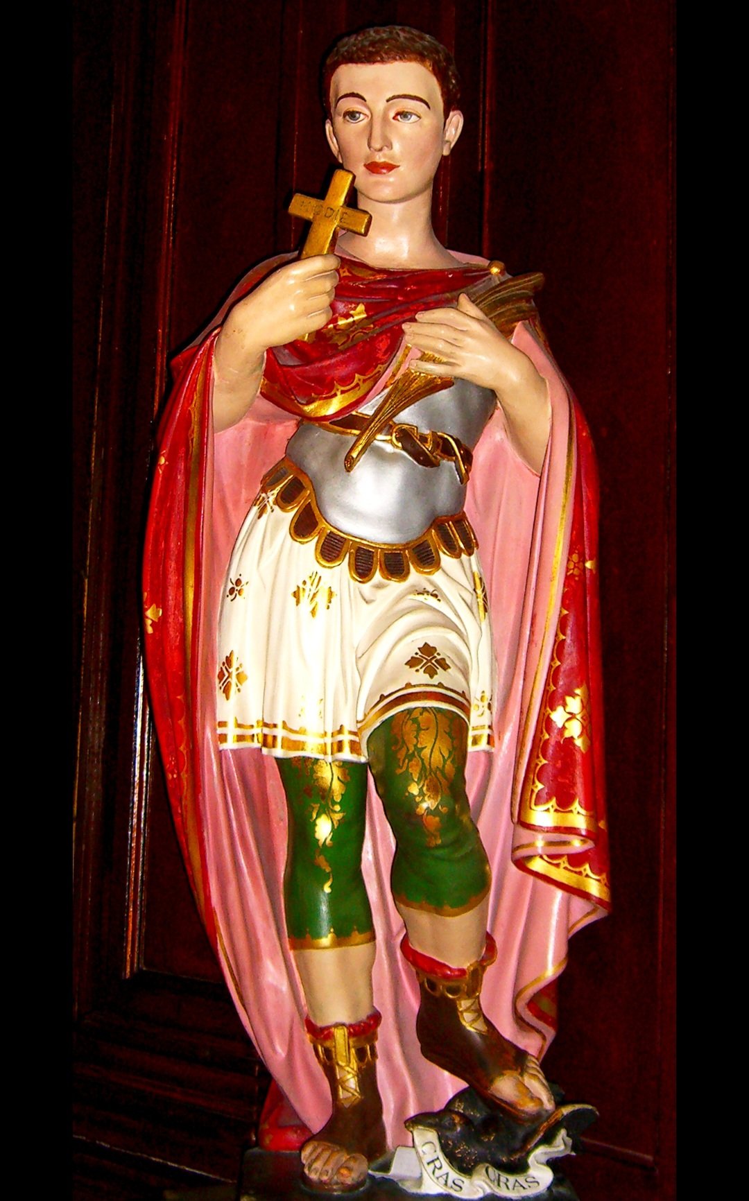 Santo Expedito
Sua festa é em 19 de abril e ele é conhecido como o santo das causas urgentes. É muito popular no Brasil e invocado por quem precisa de respostas rápidas ou ajuda imediata.