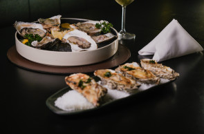 FORTALEZA, CEARÁ, BRASIL, 30-10-2025: Comes&Bebes de ostras. Na foto, os pratos do restaurante Ponza. (Foto: Fernanda Barros/ O Povo)