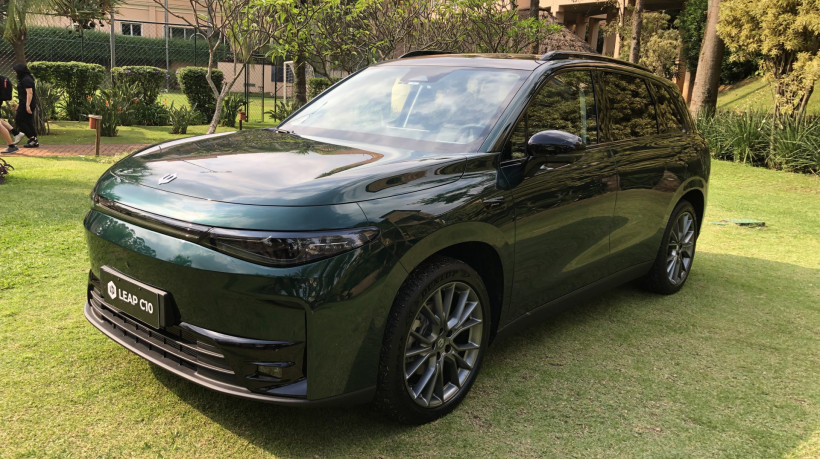Leapmotor C10 ultra-híbrido tem motor a combustão que gera energia