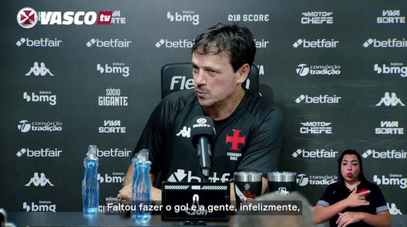 Diniz lamenta derrota e vê Vasco 'extremamente dominante'