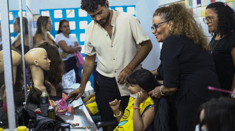  Entrega de perucas no CRAS, do bairro Serviluz, em Fortaleza, emocionou as pacientes oncológicas beneficiadas