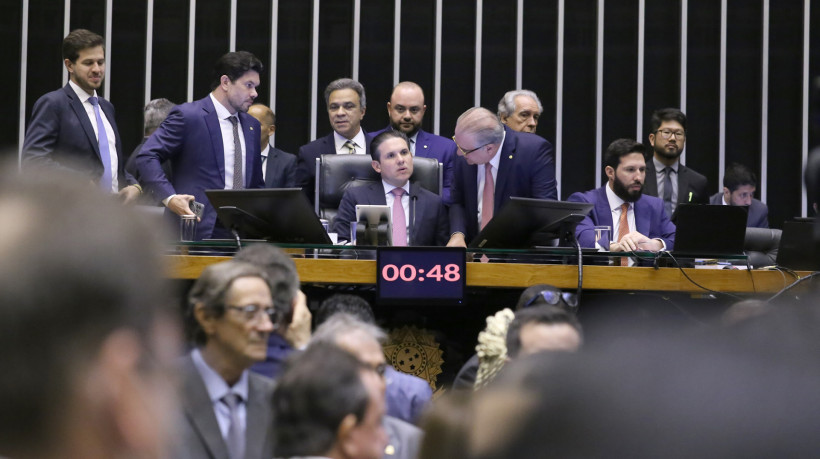 A proposta foi aprovada de maneira simbólica e retorna ao Senado.