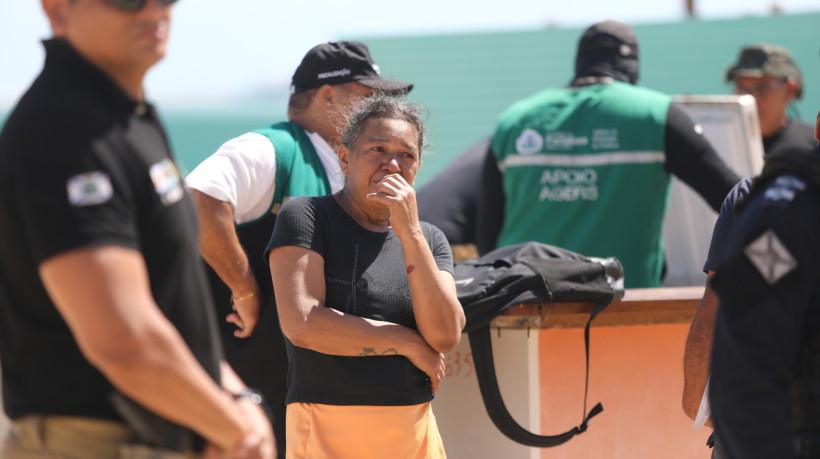FORTALEZA-CE, BRASIL,04.11.2025: Retirada de barracas irregulares na Praia de Iracema.  (Fotos: Fabio Lima/OPOVO)