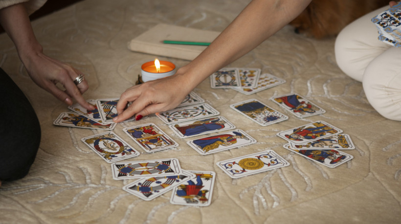 O que esperar do mês de novembro de 2025? Confira os conselhos do tarot para cada signo