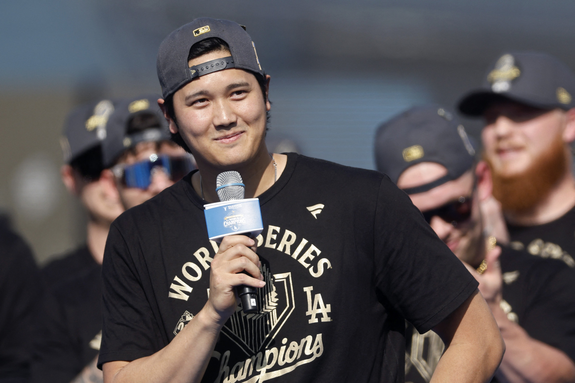 Famoso por não falar inglês, Shohei Ohtani discursou na língua do país que chama campeonato doméstico de "mundial" (Foto: RONALD MARTINEZ / GETTY IMAGES NORTH AMERICA / Getty Images via AFP)