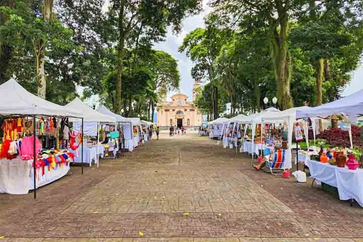 Outro ponto de interesse é o mirante e o horto municipal que permitem visões panorâmicas do vale e são procurados por visitantes em busca de lazer e contato com a natureza. 
