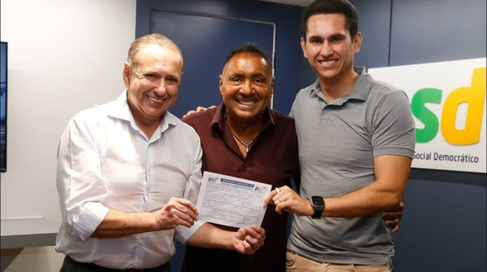 Domingos Filho, Tiririca e Domingos Filho em ato de filiação do humorista e deputado federal ao PSD