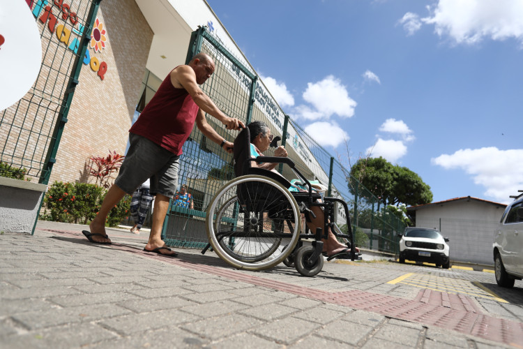 FORTALEZA-CE, BRASIL,05.11.2025: Falta de médicos e remédios na policlínica do Siqueira.  (Fotos: Fabio Lima/OPOVO)
