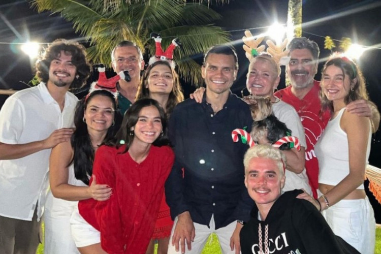 Xolo Maridue&ntilde;a e Bruna Marquezine j&aacute; fizeram viagens juntos no Brasil; relembre a amizade dos atores