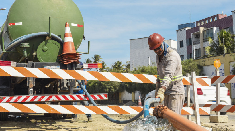 Segundo a Cagece, com as novas obras, cerca de 60% da popula&ccedil;&atilde;o rural do Cear&aacute; ter&aacute; &aacute;gua pot&aacute;vel