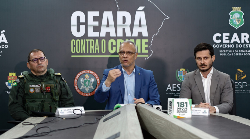 FORTALEZA, CEARÁ,  BRASIL- 05.11.2025:.  Márcio Gutiérrez -Delegado Geral da Polícia Civil do Estado do Ceará, Sinval da Silveira Sampaio - Comandante Geral da Polícia Militar do Ceará, Roberto Sá -  Secretaria da Segurança Pública e Defesa Social do Ceará. Coletiva de imprensa da forças de Segurança do Ceará, resultado dos esforços empreendidos pelas Forças de Segurança do Ceará para coibir episódios de ameaças e deslocamentos forçados de moradores, 33 suspeitos já foram presos, em virtude de cumprimento de mandados de prisão ou por flagrantes. (Daniel Galber/Especial para O POVO)