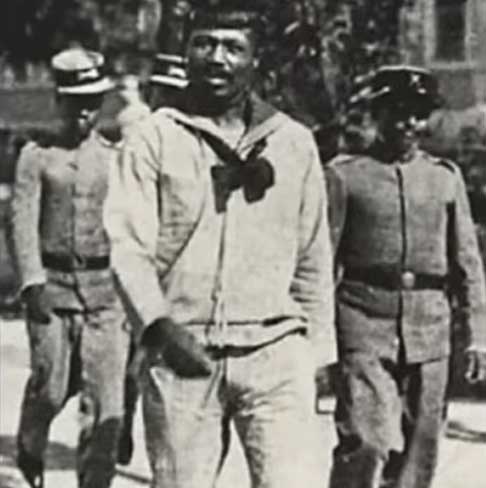 Nos quinze anos em que permaneceu na Marinha, foi castigado em nove ocasiões, preso entre dois a quatro dias em celas solitárias a pão e água. Além de ter sido duas vezes rebaixado de cabo a marinheiro.