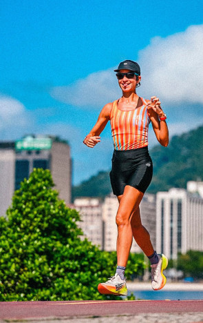 Julia Sette é produtora de conteúdo digital da área da corrida. De forma divertida, fala sobre o universo desse esporte e assina parcerias com marcas do sgmento(Foto: Reprodução/@sette_julia)