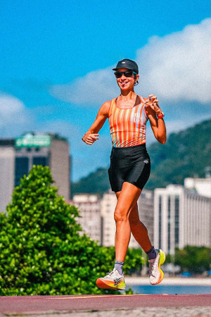 Julia Sette &eacute; produtora de conte&uacute;do digital da &aacute;rea da corrida. De forma divertida, fala sobre o universo desse esporte e assina parcerias com marcas do sgmento(Foto: Reprodu&ccedil;&atilde;o/@sette_julia)