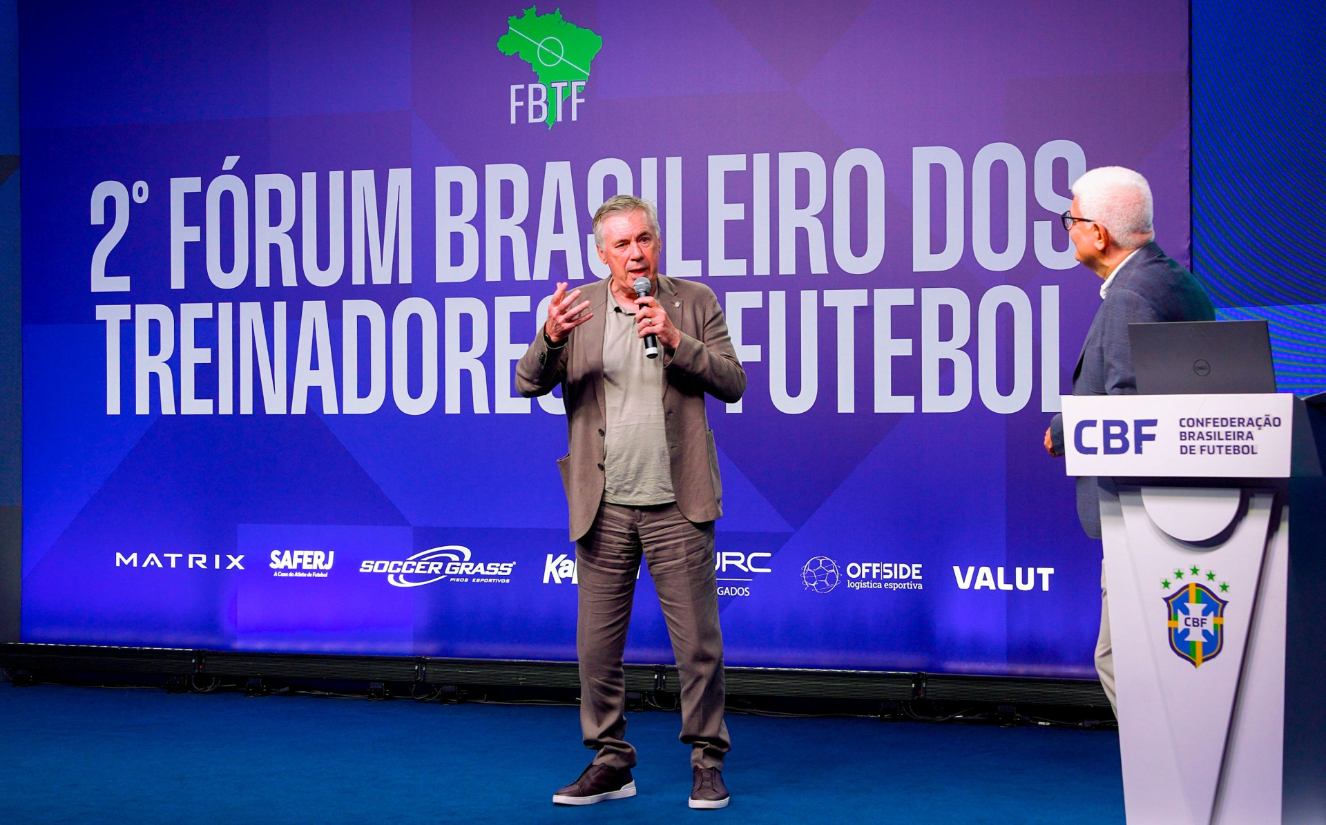 Carlo Ancelotti esteve no 2º Fórum Brasileiro dos Treinadores de Futebol, na sede da CBF (Foto: Jo Marconne / CBF)