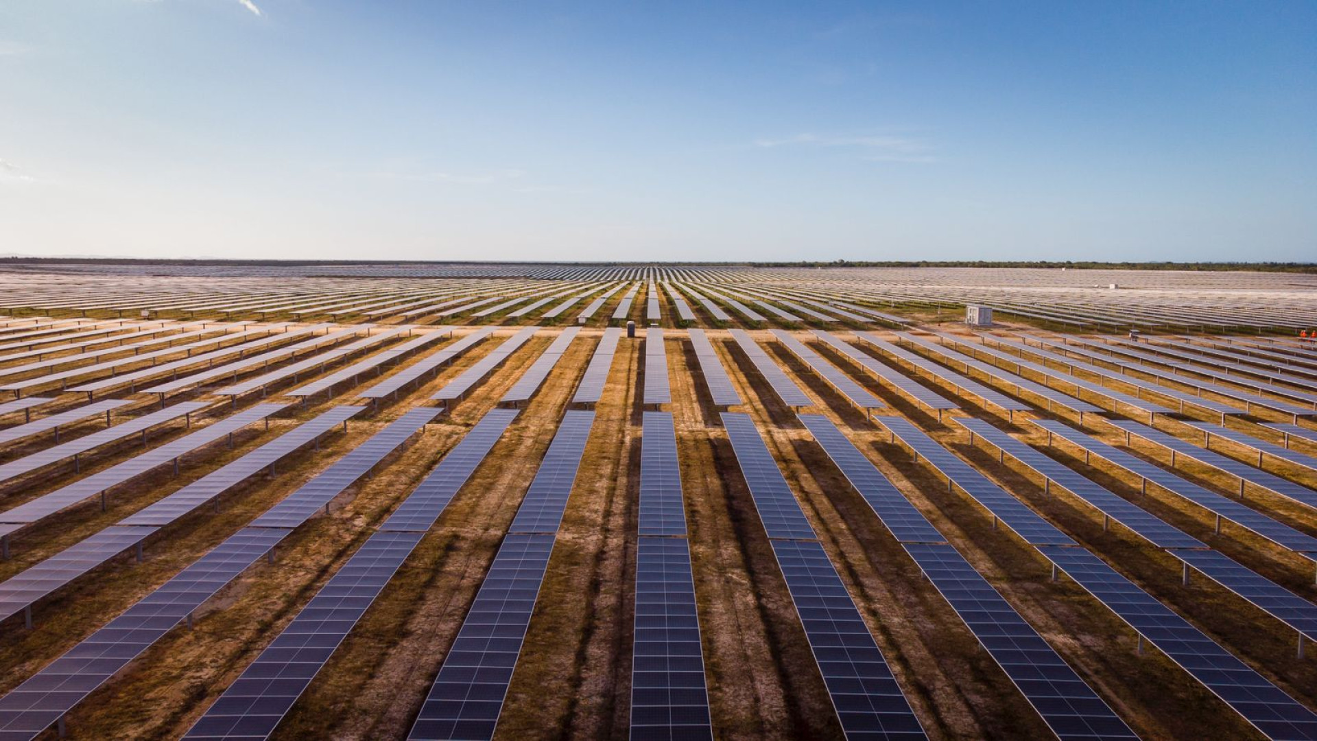 O Complexo Solar Fotovoltaico de Lagoinha reúne 337 painéis solares em uma área de 304 hectares