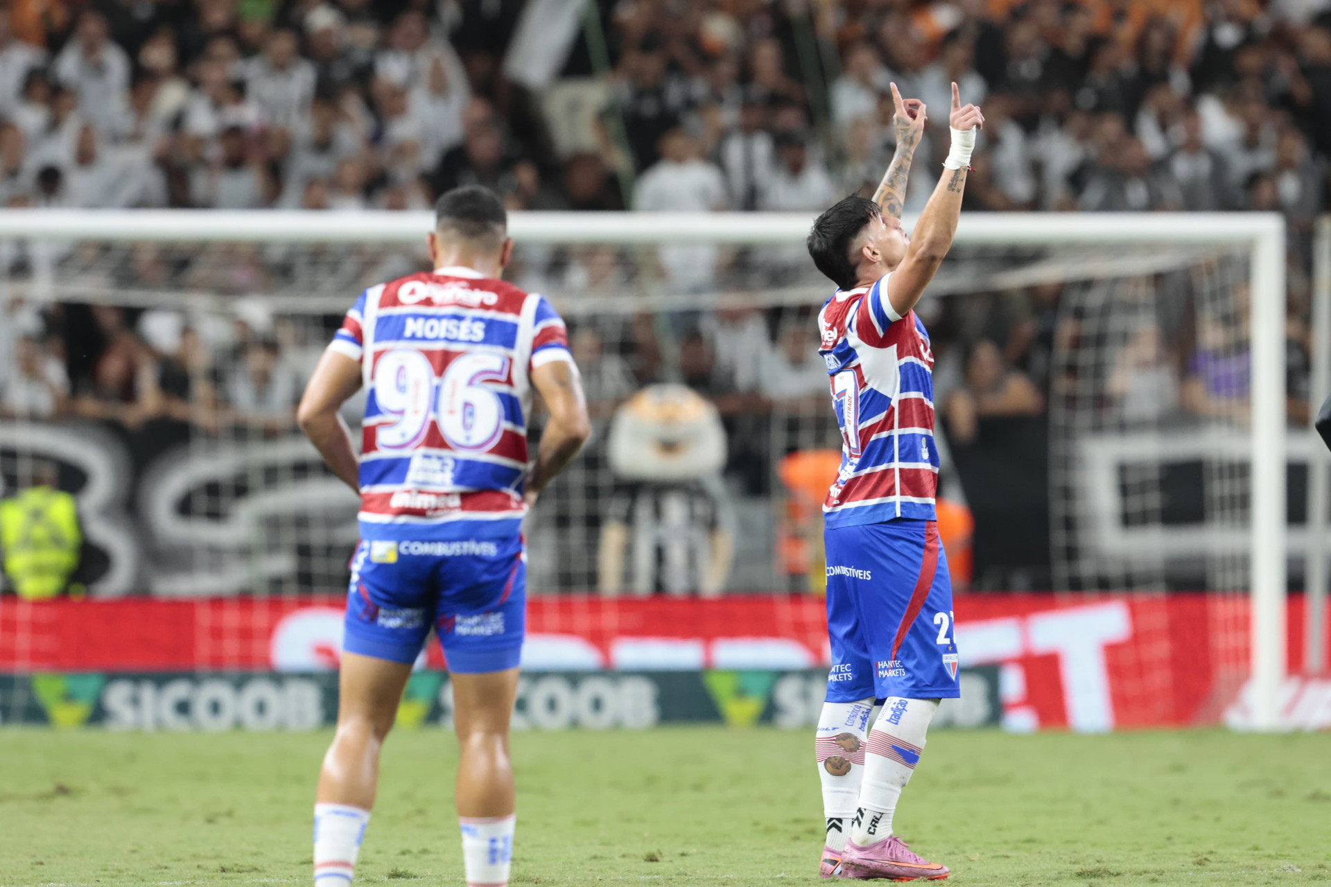 Comemoração do gol de Adam Bareiro, do Fortaleza, no Clássico-Rei desta quinta-feira, 6 de novembro de 2025, válido pela 32ª rodada do Campeonato Brasileiro. Ceará e Fortaleza duelaram na Arena Castelão, em Fortaleza (CE) (Foto: Samuel Setubal)