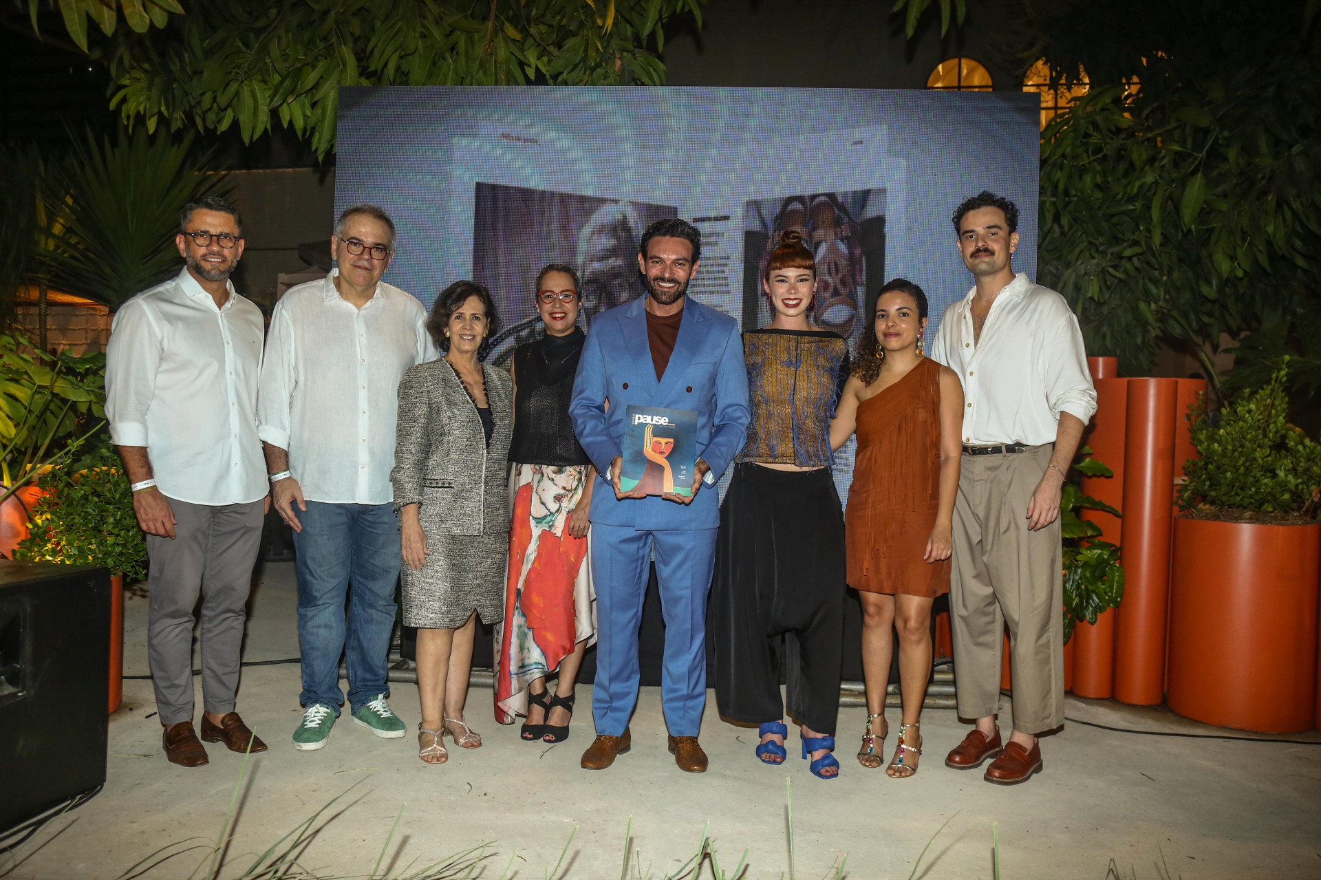 ￼CLÓVIS Holanda (ao centro) ladeado por parte da equipe da Pause (Foto: João Filho Tavares)