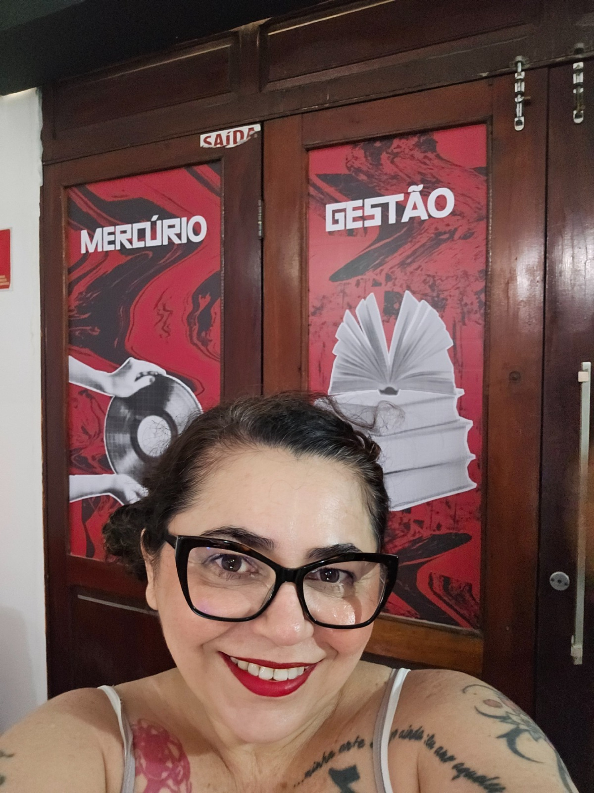 {'nm_midia_inter_thumb1':'https://www.opovo.com.br/_midias/jpg/2025/11/06/263x156/1_nadia_sousa-37784412.jpeg', 'id_midia_tipo':'undefined', 'id_tetag_galer':'1', 'id_midia':'690cfbe48dc27', 'cd_midia':37784412, 'ds_midia_link': 'https://www.opovo.com.br/_midias/jpg/2025/11/06/nadia_sousa-37784412.jpeg', 'ds_midia': '', 'ds_midia_credi': 'Divulgação', 'ds_midia_titlo': '', 'cd_tetag': '103085', 'cd_midia_w': '1920', 'cd_midia_h': '2560', 'align': 'Clear', 'midias': [37784412,37784516], 'ds_midma_legen': {'0': '','37784412': 'Nádia Sousa. A Casa Mercúrio oferece programação cultural com shows, cursos e encontros, sempre contemplando a produção autoral e experimental de Fortaleza ','37784516': 'A Casa Mercúrio oferece programação cultural com shows, cursos e encontros, sempre contemplando a produção autoral e experimental de Fortaleza '}}