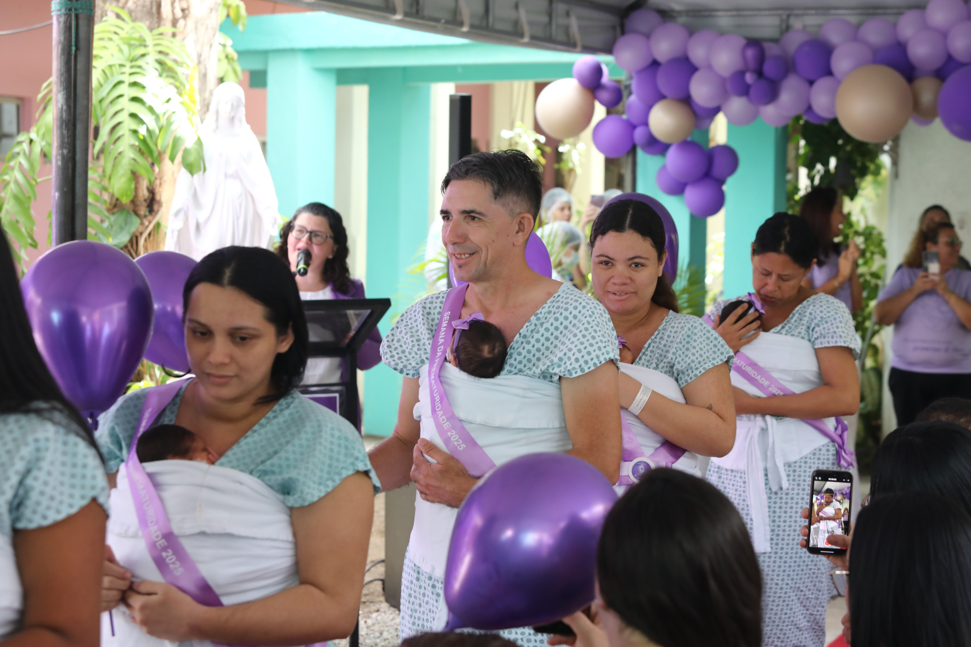 Desfile de prematuros na semana de conscientização no Hospital César Cals (Foto: FÁBIO LIMA)