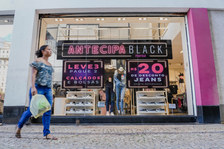 Preparação de lojas no Centro de Fortaleza, para a Black Friday