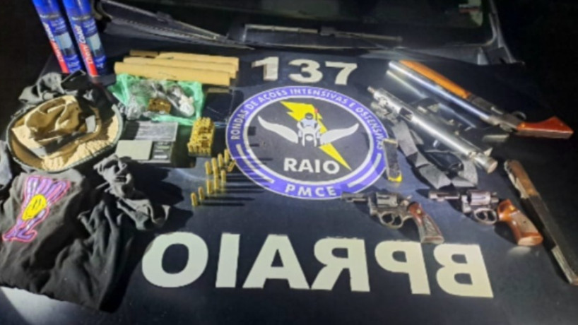 Material foi encontrado com suspeitos 