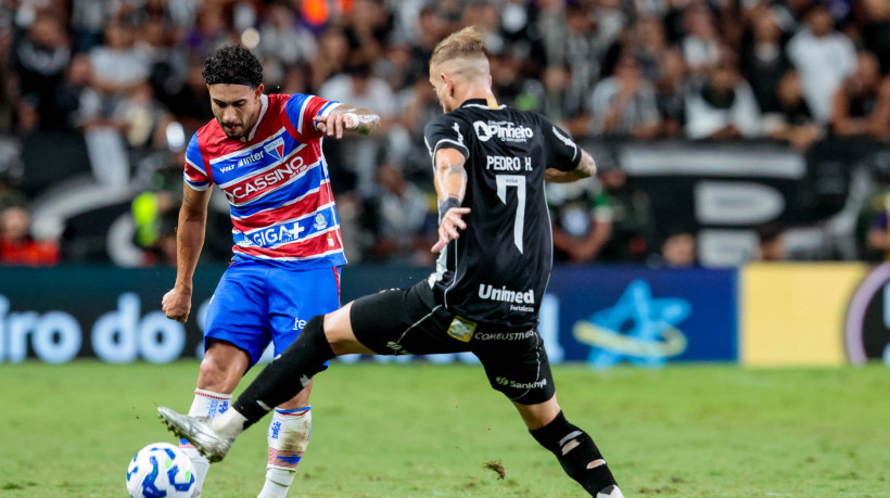 Mancuso e Pedro Henrique durante o Clássico-Rei da quinta passada