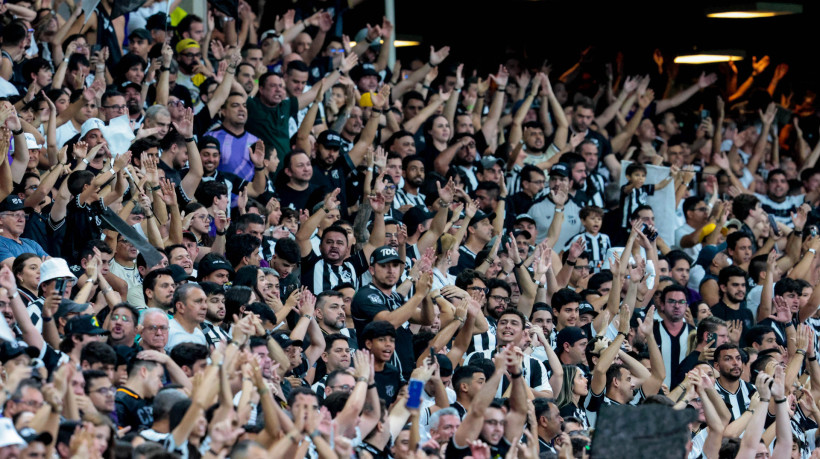 FORTALEZA-CE, BRASIL, 06-11-2025: Campeonato Brasileiro Serie A Clássico Rei deu empate entre Fortaleza x Ceará. A partida aconteceu na Arena Castelão. (Foto: Samuel Setubal/ O Povo)