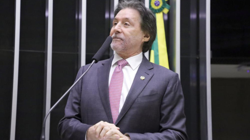 O deputado federal Eun&iacute;cio Oliveira &eacute; pr&eacute;-candidato ao Senado pela chapa governista
