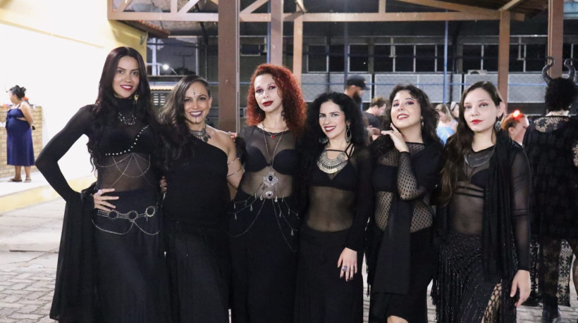 A Companhia Una une dança e cultura underground trabalhando dark fusion e metal bellydance 