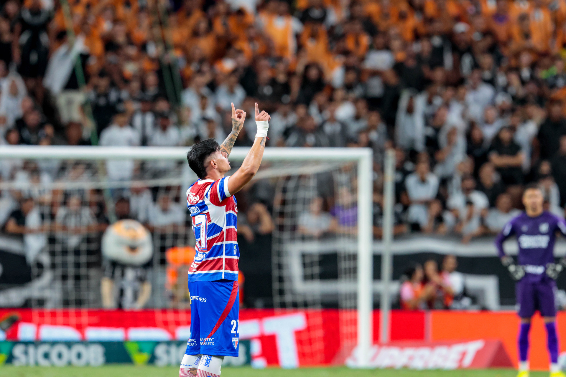 Bareiro, do Fortaleza, pode retornar ao time após cumprir suspensão (Foto: Samuel Setubal)