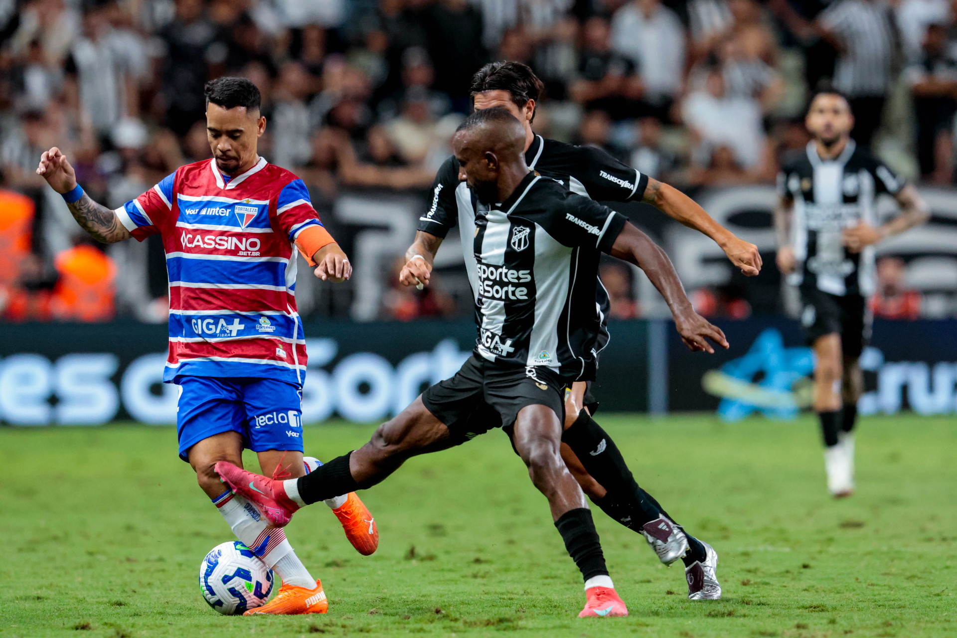 Ceará e Fortaleza definem o seu futuro na Série A neste domingo, 7/12, diante do Palmeiras e Botafogo, respectivamente (Foto: Samuel Setubal)