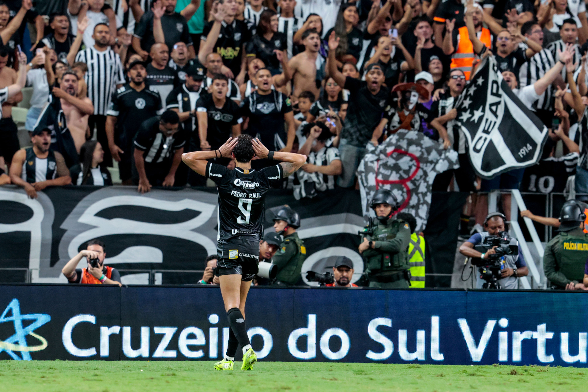 FORTALEZA-CE, BRASIL, 06-11-2025: Gol Pedro Raul Campeonato Brasileiro Serie A Clássico Rei deu empate entre Fortaleza x Ceará. A partida aconteceu na Arena Castelão. (Foto: Samuel Setubal/ O Povo) (Foto: Samuel Setubal)