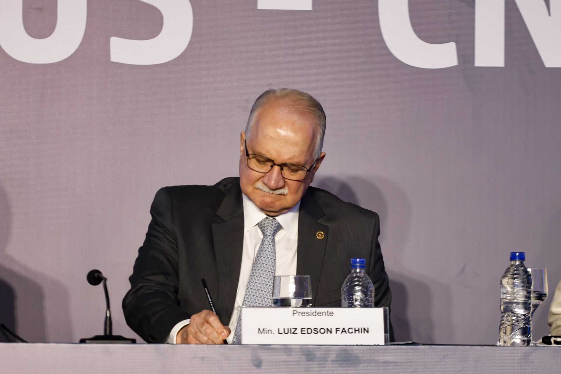 FORTALEZA, CEARÁ,  BRASIL- 07.11.2025:. Ministro Edson Fachin, Conselheira Daiane Nogueira de Lira, Desembargador Heráclito Vieira. Fórum do Judiciário para a Saúde, com ministros do STF, Edson Fachin... (Daniel Galber/Especial para O POVO) (Foto: DANIEL GALBER/ESPECIAL PARA O POVO)