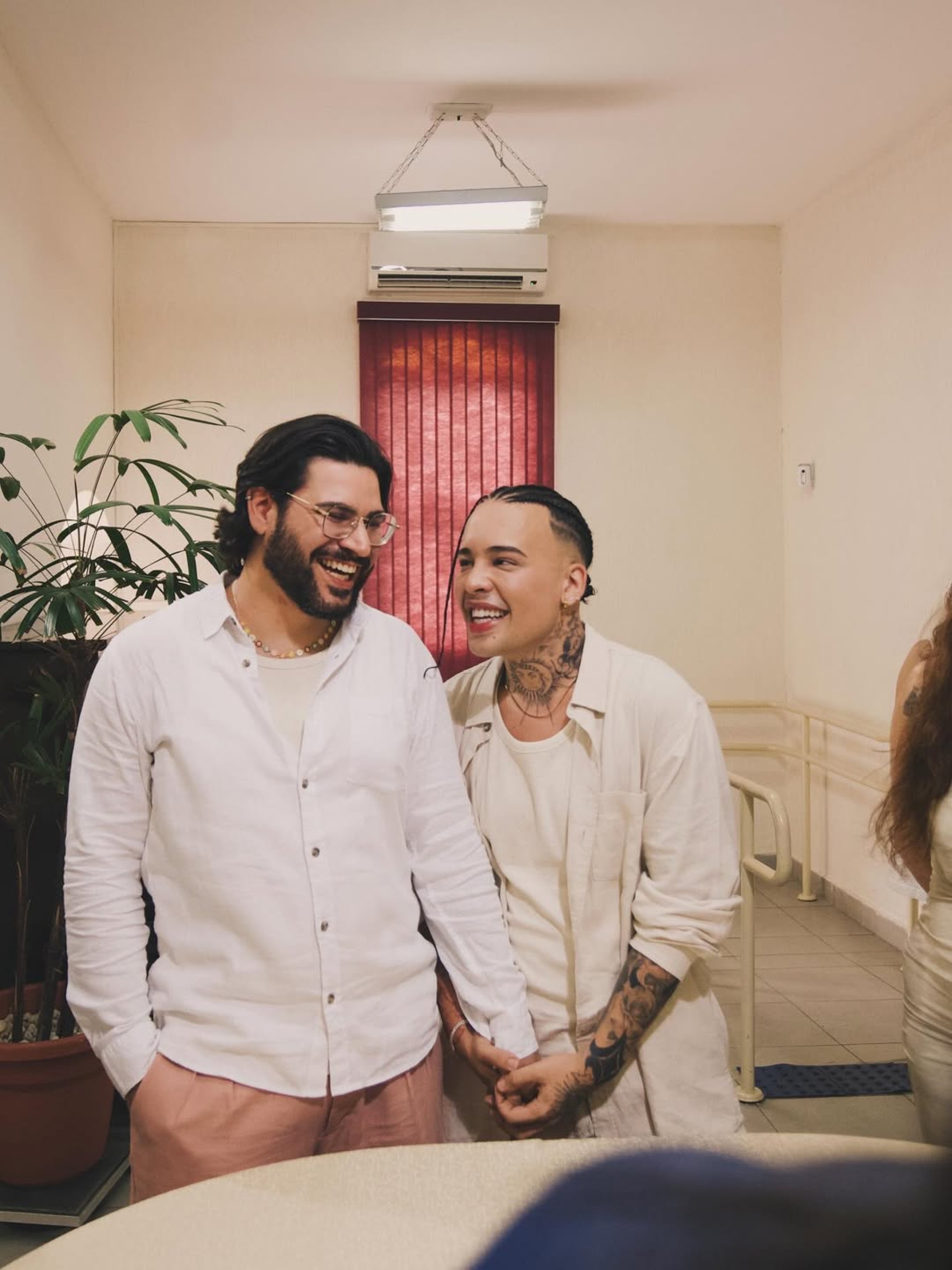 Daniel Garcia, ator e cantor e intérprete da drag queen Gloria Groove, se casou com o ceramista Pedro Lopes