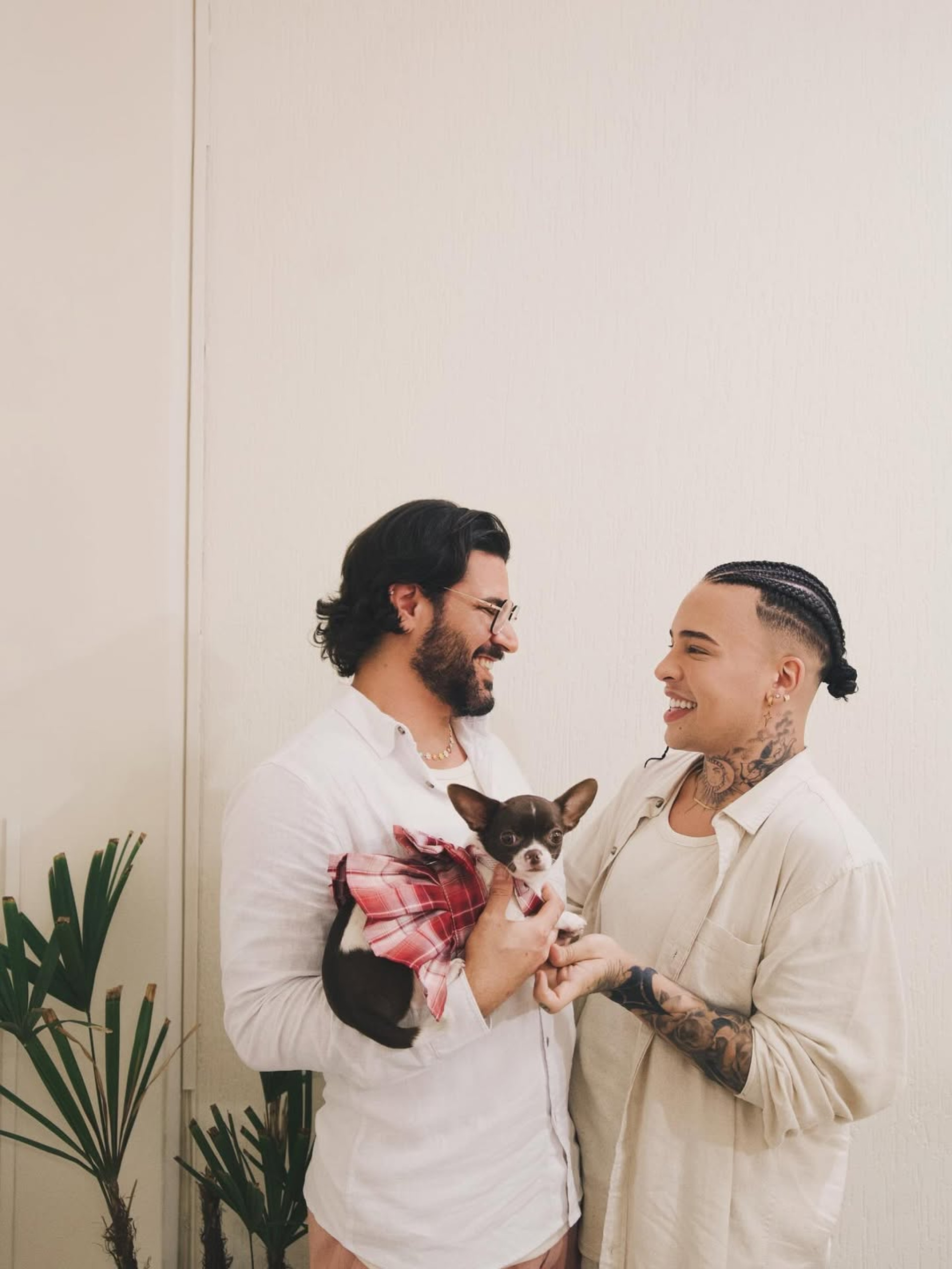 Daniel Garcia, ator e cantor e intérprete da drag queen Gloria Groove, se casou com o ceramista Pedro Lopes