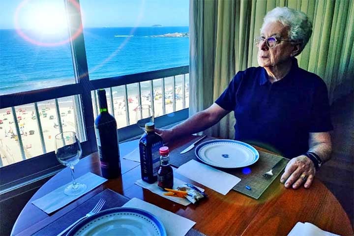 Em parceria com Doc Comparato, escreveu “Lampião e Maria Bonita”, Bandidos da Falange” (1983) e “Padre Cícero” (1984).  Depois, sozinho, adaptou “Tenda dos Milagres”, de Jorge Amado, e escreveu sua primeira novela, “Partido Alto”, em parceria com Glória Perez. 
