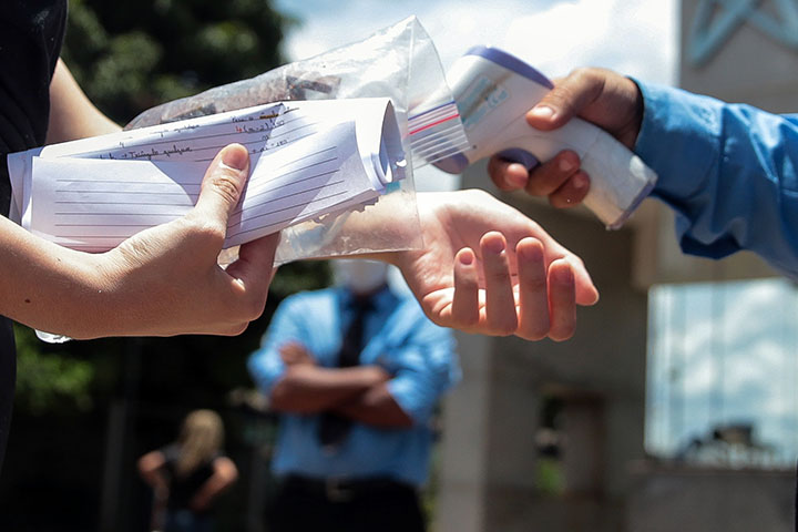 Há 12 anos, em 2013, quase todas as instituições federais de ensino superior passam a usar o Enem como porta de entrada, elevando ainda mais a relevância do concurso.