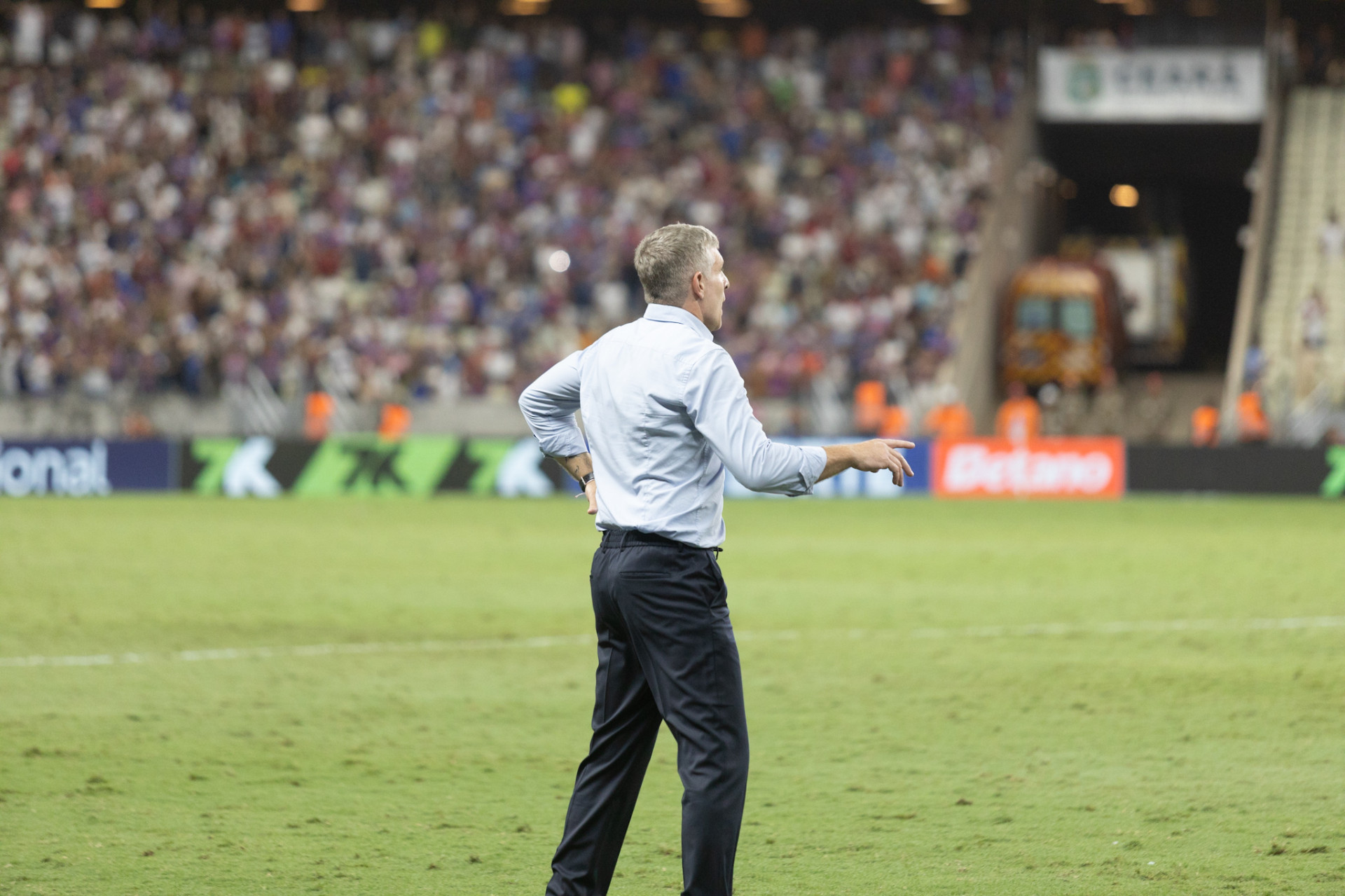 Técnico Martín Palermo no jogo Fortaleza x Flamengo, no Castelão, pelo Campeonato Brasileiro Série A 2025 (Foto: Lucas Emanuel/FCF)