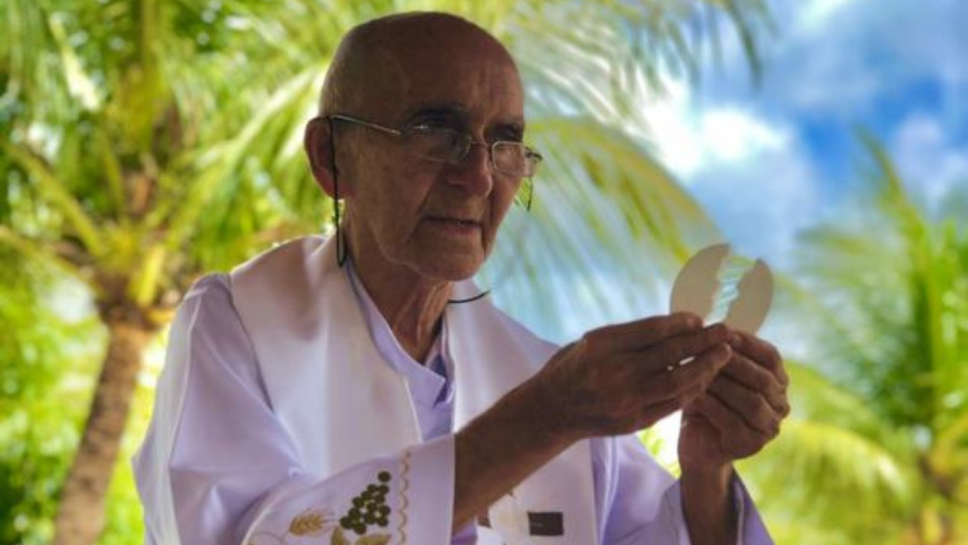 Padre João Batista Frota é o idealizador do projeto humanitário "Cabra Nossa de Cada Dia" (Foto: João Lucas Frota/acervo pessoal)